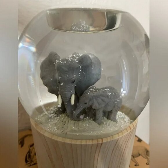 PartyLite Elephant Snow Globe NWT - Picture 1 of 2